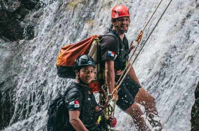 Canyoning in Caldera, Boquete: Rappel waterfalls and caves