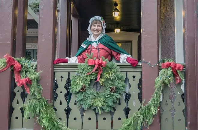 Paseo navideño colonial a la luz de las velas en Annapolis