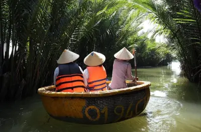 Hoi An eco village corso di cucina: Pesca dei granchi e barca cesta