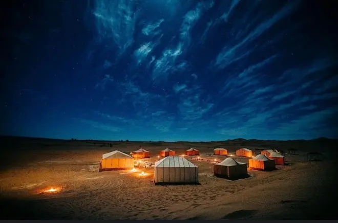 Quadfahren in Doha: Nacht-Wüstensafari mit Kamelritt