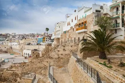 Tagestour Casablanca nach Tanger: Zug, Kasbah & Höhlen