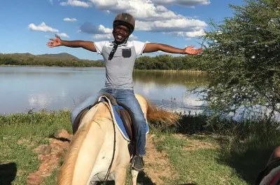 Geführtes Ponyreiten am Notwane-Staudamm bei Gaborone