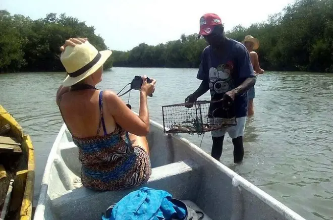 Aprenda pesca com locais em La Boquilla, saindo de Cartagena