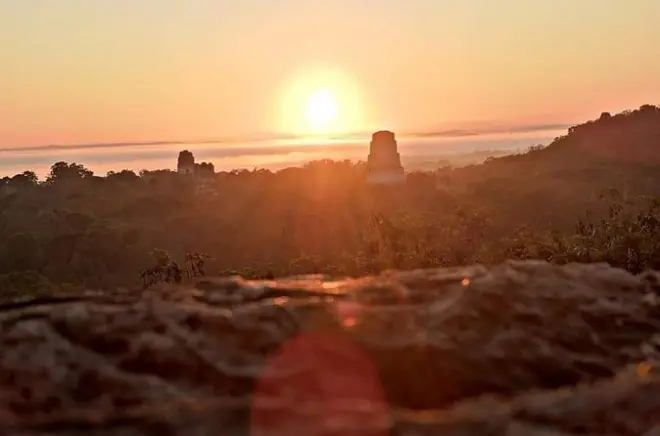 Lever du soleil à Tikal : Temple IV en visite privée depuis Flores