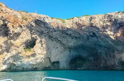 Bateau de Castro à Santa Cesarea Terme et ses grottes marines