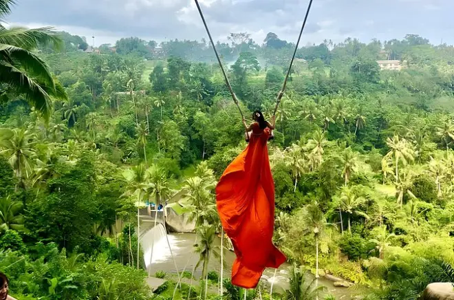 Bali swing et cascade d’Ubud : Balançoires dans la jungle et visites