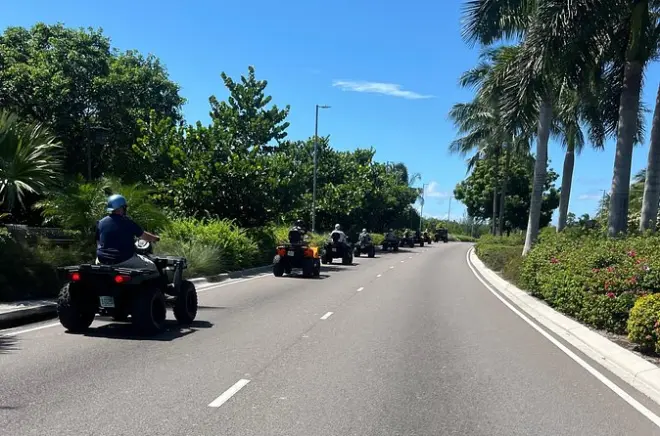 ATV-Fahren in Providence: Von Küste zu Küste auf eigener Maschine