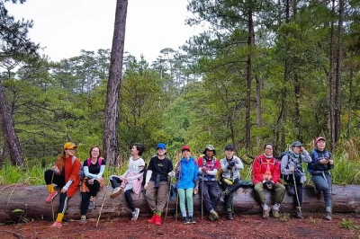 Pedala e cammina fino al monte langbiang in un solo giorno da da lat. esplora le fattorie locali, incontra gli abitanti delle etnie locali e vivi una vera avventura con viet action tours.