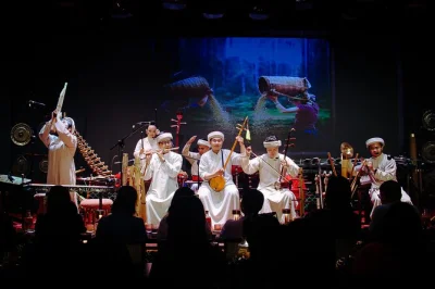 Immergiti nelle melodie vietnamite al chao show di ho chi minh city, con musica folk dal vivo, spettacoli visivi coinvolgenti e un menu degustazione di 8 portate. biglietto d’ingresso incluso.