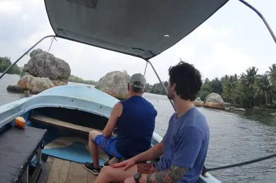 Tour sul lago Koggala vicino a Galle: Barca, tempio, cannella