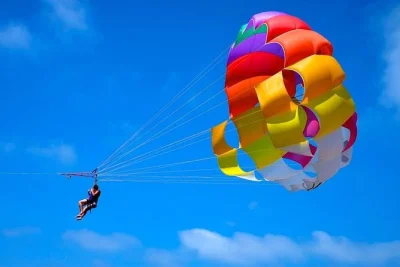 Soar above the red sea on a hurghada parasailing adventure, with hotel pickup and a friendly local crew. includes all equipment and transfers. book now.