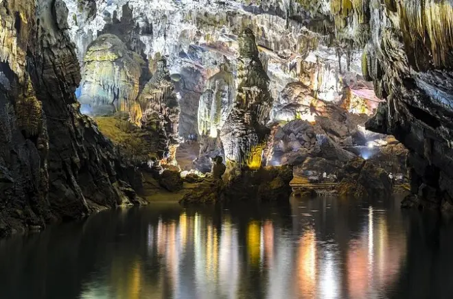 Grottes de Phong Nha et Paradise depuis Dong Hoi