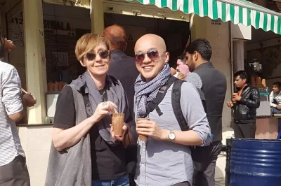 Découvrez jaipur, ses palais, ses puits à degrés et ses marchés anciens avec un guide privé. transfert hôtel, atelier d’impression au tampon et lassi chez lassiwala inclus. réservez vite.