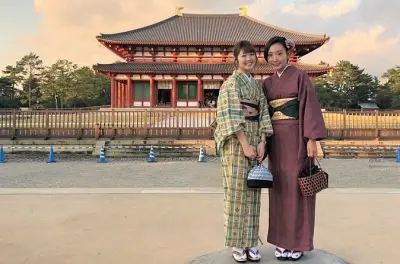 Kimonoverleih in Nara: Ankleiden mit Hilfe und dann erkunden