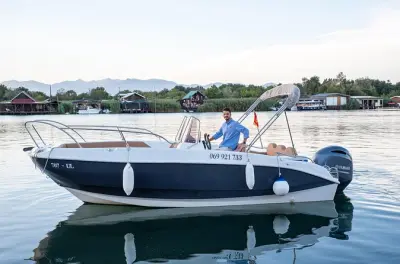 Tour en barco por Ada Bojana: Explora el Adriático con un patrón