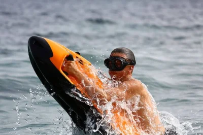 Vivi 30 minuti di scooter subacqueo sulla costa azzurra. scivola sopra il fondale marino con una guida esperta. tutta l’attrezzatura inclusa—prenota subito il tuo posto.