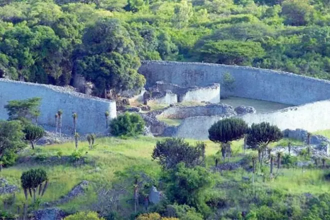 Great Zimbabwe Übernachtungstour: Geführte Ruinen & Unterkunft