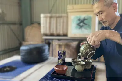À Shizuoka, cours privé de thé et soba avec une famille locale