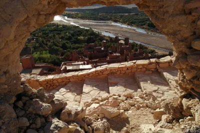 Explore o deserto entre marrakech e fez em 3 dias com passeio de camelo, ait ben haddou, atlas e noite em acampamento berbere. reserve sua aventura no marrocos agora.