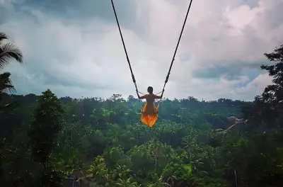 Bali Swing e tempio di Uluwatu con cena a Jimbaran