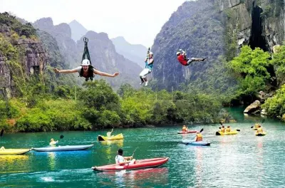 Tour pela caverna Phong Nha: Tirolesa e aventura de caiaque