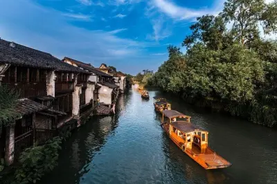 Hangzhou to Shanghai Transfer: Stop at Wuzhen Water Town