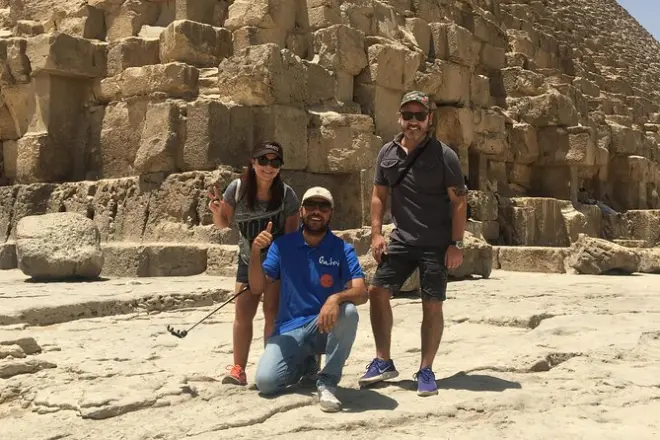 Giza, Saqqara e Memphis: Tour privado de dia inteiro com egiptólogo