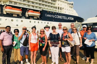 Kerala erleben: gemütliche houseboat-fahrt mit buffet, dann fort kochi erkunden – inklusive hafen-transfer und lokalem guide.