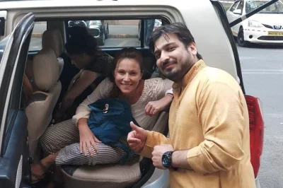 Arrivée à mumbai sans stress : transfert privé avec chauffeur local, voiture climatisée et aide aux bagages jusqu’à votre hôtel à south mumbai.