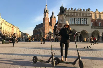 Descubre cracovia a tu ritmo con un alquiler de patinete eléctrico por 3 horas, casco y mapa interactivo. entrega y recogida en tu ubicación. reserva ya y explora sin complicaciones.
