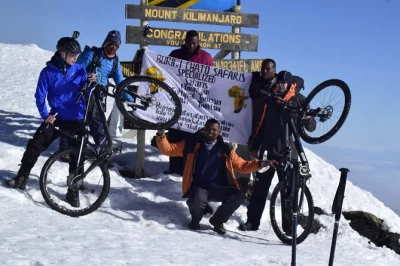 Mit dem mountainbike in 6 tagen über die kilema route auf den kilimanjaro radeln. erlebe alpine trails, lokale guides und einzigartiges gipfelerlebnis. jetzt buchen!