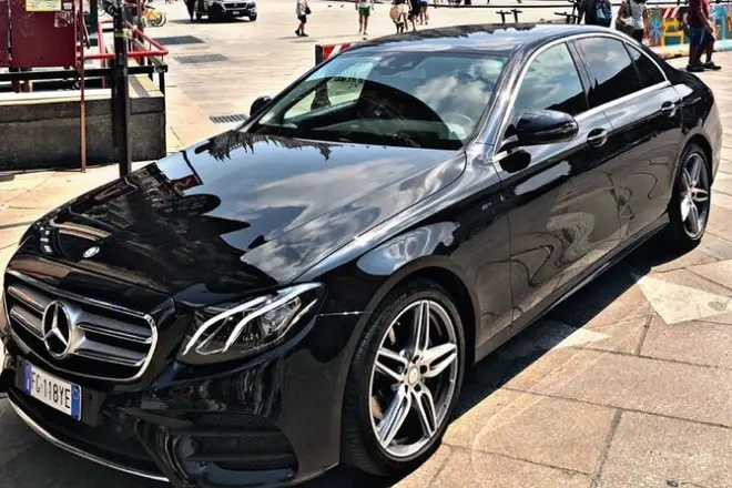 Traslado privado de Malpensa a Milán en Mercedes E-Class