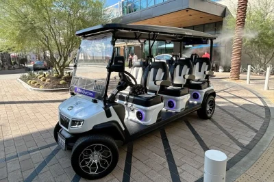 Descubre palm springs en un tour guiado en carrito de golf, visita casas legendarias de celebridades, escucha historias de hollywood contadas por locales y disfruta del paseo al aire libre con agua em