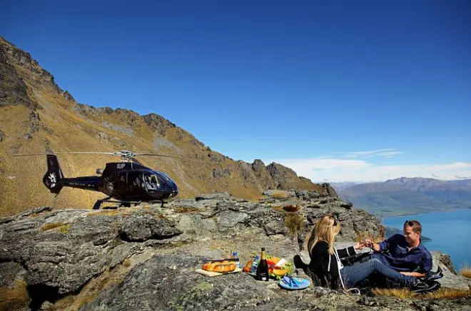 Sekt-Picknick auf dem Gipfel: Hubschrauber-Erlebnis in Queenstown