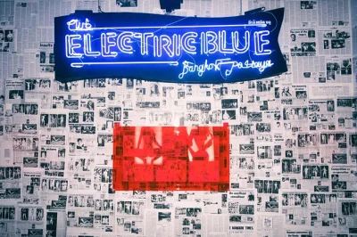 Découvrez le musée patpong à bangkok avec un guide local : 100 ans d’histoire, de nightlife et de scandales, jeux interactifs et pause dans un vrai bar.