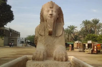 Découvrez les pyramides, le vieux caire et le souk khan el khalili avec un guide local. transfert hôtel, eau et dîner inclus. réservez votre visite privée dès maintenant.