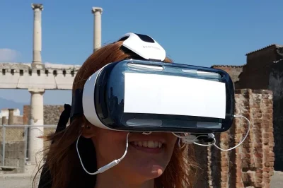 Plongez dans l’antiquité de pompéi avec un guide privé et un casque vr. explorez les ruines, temples et la vie romaine à 360° lors de cette visite archéologique immersive.