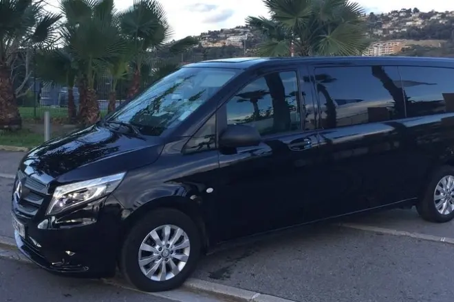 Transfert aéroport de Nice à Antibes : Chauffeur bilingue, prix fixe