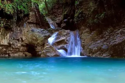 Tour nas cachoeiras de Damajagua com saltos, tobogãs e nado