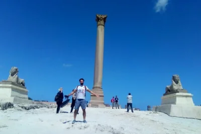 Partez du caire pour alexandrie avec un égyptologue local, découvrez catacombes, mosquées et la célèbre bibliothèque. transfert hôtel et véhicule privé inclus. réservez vite.