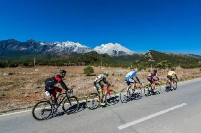 Tour privato in bici a Jade Dragon Village e Baisha da Lijiang