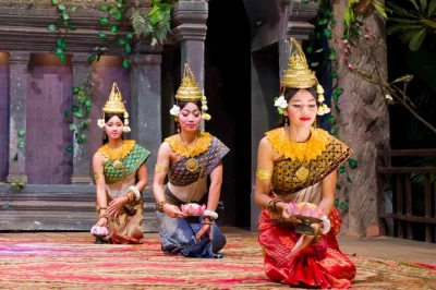 Scopri una cena a buffet khmer con spettacolo di danza apsara a siem reap, con comodo pickup dall’hotel incluso. prenota ora per una serata tra sapori e cultura cambogiana.