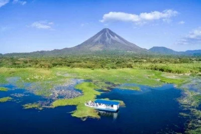 Découvrez le lac arenal de près avec un capitaine local, observez la faune et profitez d’une vue imprenable sur le volcan. réservez une balade en bateau d’une heure, tranquille et authentique p
