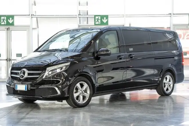 Transfert privé en Mercedes de Berlin au terminal BER