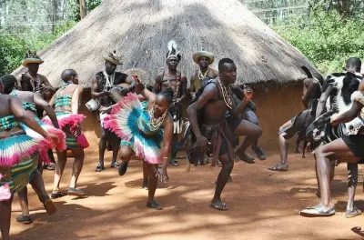 Kibera Slums & Bomas Cultural Dance Show tour from Nairobi