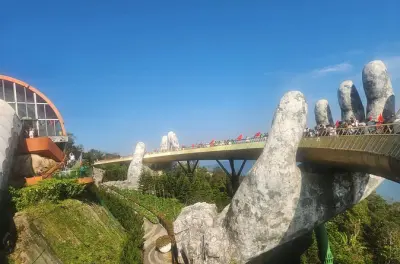 Passeio na Ponte Dourada Ba Na Hills com teleférico e almoço