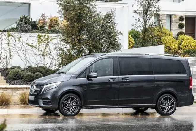 Berlin Airport to City Center Private Transfer: Luxury Van