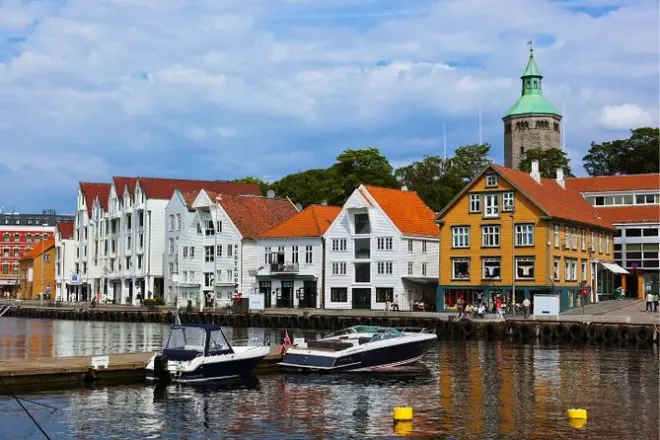 Stavanger Airport Transfer: Private Car with 60-Minute Wait