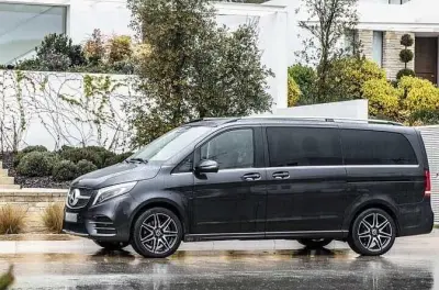 Traslado privado de Syracuse para aeroporto de Catania: Minivan Mercedes