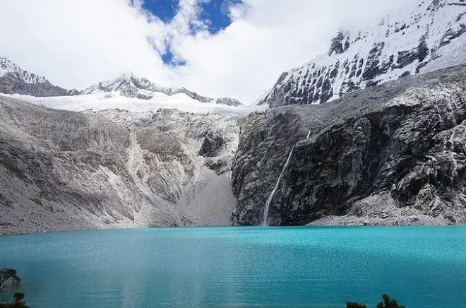 Trilha a Laguna 69 saindo de Huaraz: Lago turquesa a 4.650 m